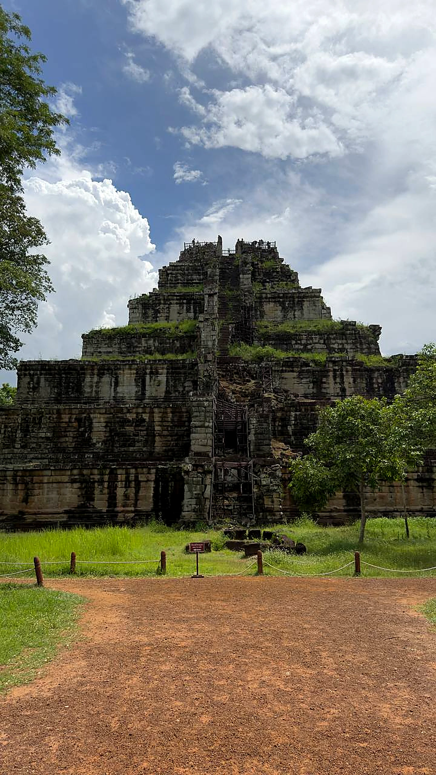 Koh Ker & Beng Mealea Tour